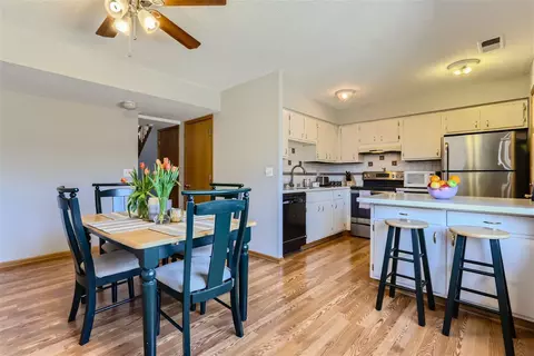 7836 Dunmore Rd, Woodbury, MN 55125