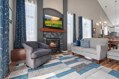 631 Spruce Dr, Hudson, WI 54016