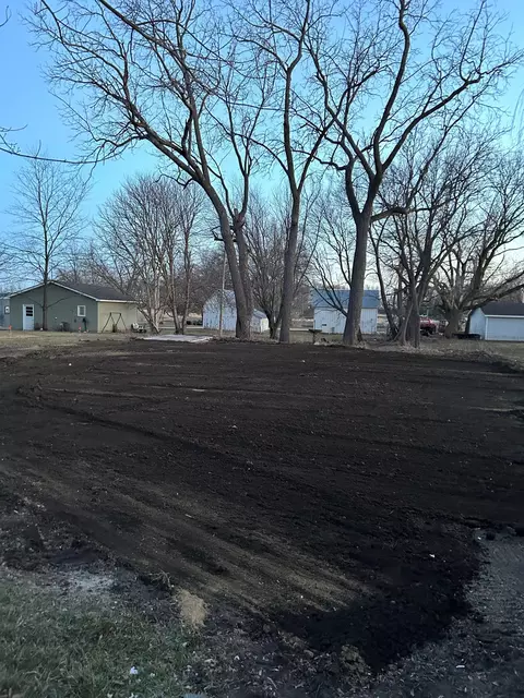 147 Lake St E, Emmons, MN 56029