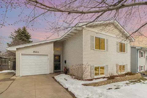 921 California Ave W, Saint Paul, MN 55117