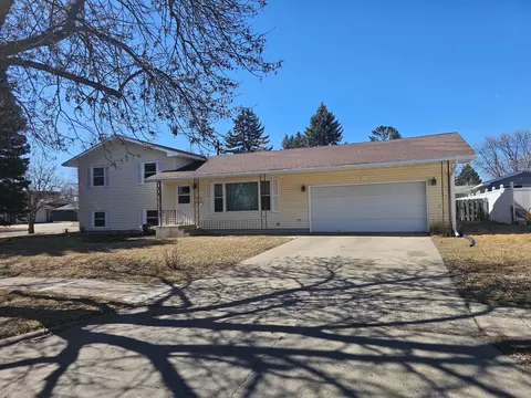 2521 14th St S, Moorhead, MN 56560