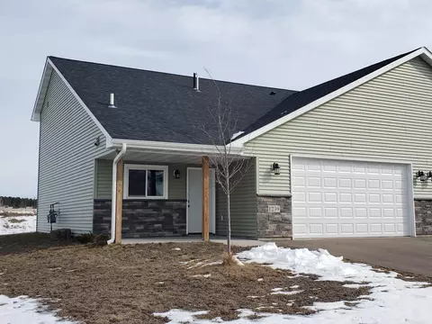 1239 W 9th St, New Richmond, WI 54017