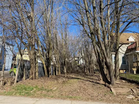 2221 W 3rd St, Duluth, MN 55806