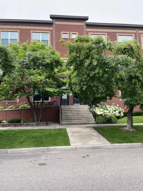 1071 Cleveland Ave S #104, Saint Paul, MN 55116