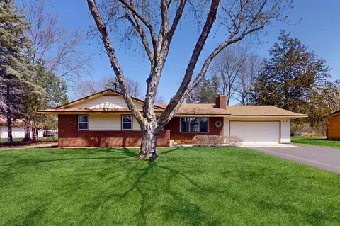 910 York Ave NW, Elk River, MN 55330