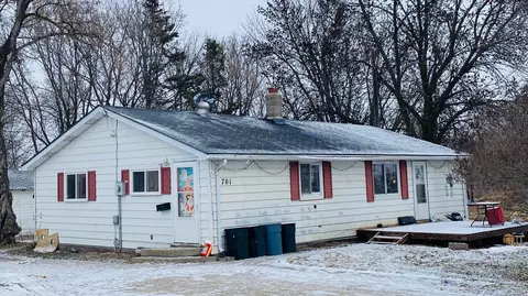 701 E Grant Ave, Mahnomen, MN 56557