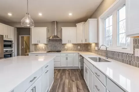 5150 Kerber Ct, Victoria, MN 55386