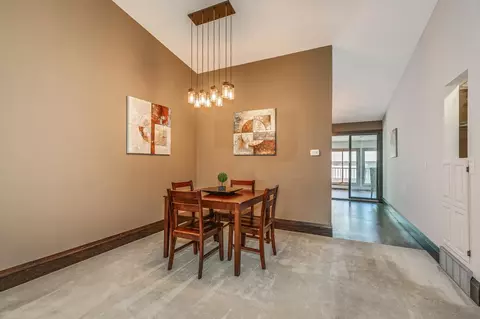 1391 Arden View Dr, Arden Hills, MN 55112