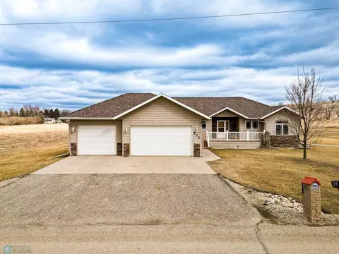 505 Jackson Ave E, Lisbon, ND 58054 photo 2