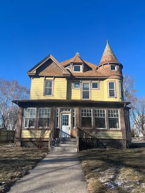 1921 Carroll Ave, Saint Paul, MN 55104