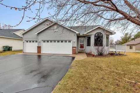 1039 Bridgeport Dr, Sartell, MN 56377