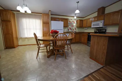 329 N 5th St, Warren, MN 56762 photo 10