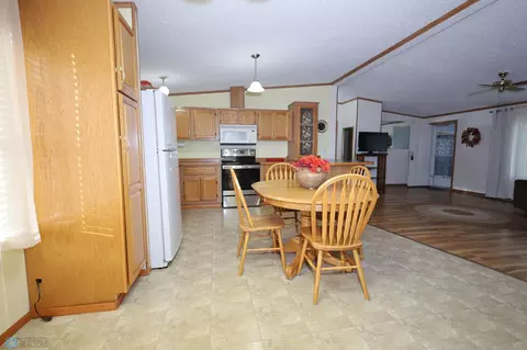 329 N 5th St, Warren, MN 56762 photo 9