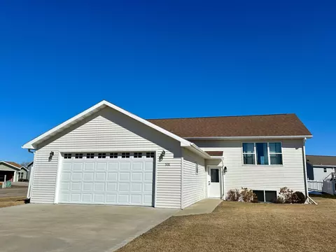 531 Riverwood Dr, Detroit Lakes, MN 56501