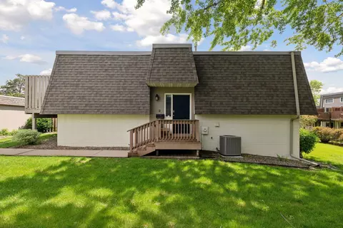1013 W 104th St, Bloomington, MN 55431