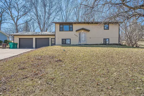 209 Trilane Dr, Norwood Young America, MN 55397