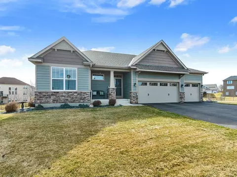 17799 Bluestem Ct, Prior Lake, MN 55372