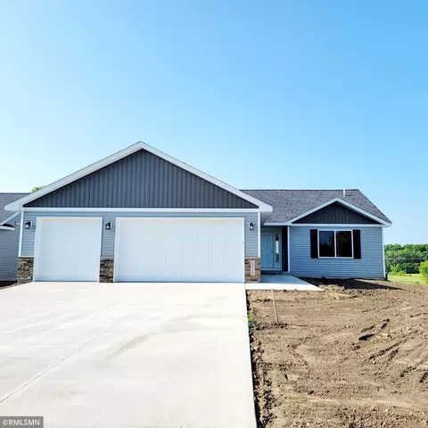 320 Cedar Trail Dr, Le Sueur, MN 56058