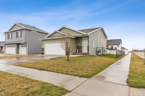 4444 17th St S, Moorhead, MN 56560