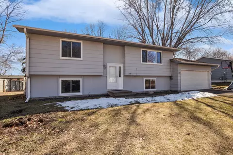 305 Willow Dr SW, Saint Michael, MN 55376