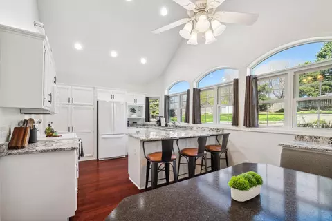 9220 Polaris Ln N, Maple Grove, MN 55369