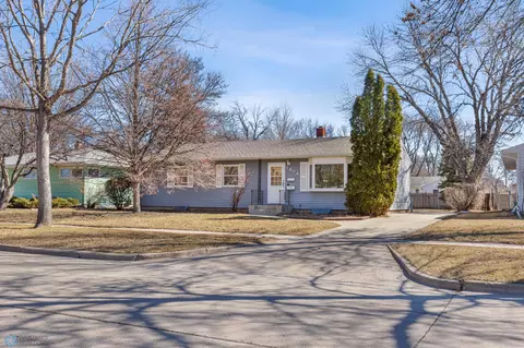 1454 20th St S, Fargo, ND 58103