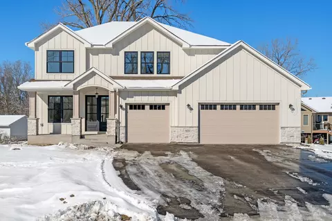 437 Bear Ct N, Vadnais Heights, MN 55127