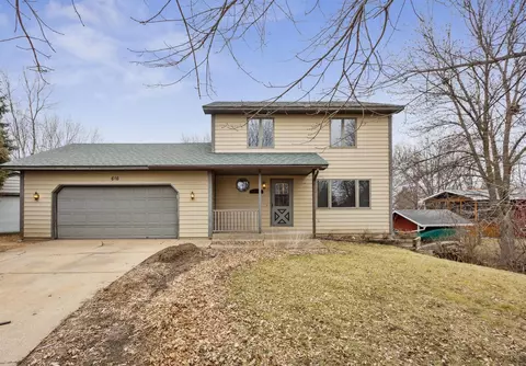 616 Providence Ct, Chaska, MN 55318