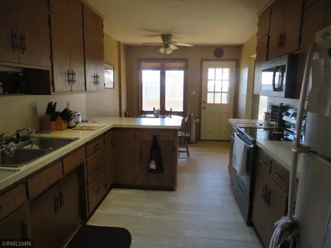 1122 13th St E, Glencoe, MN 55336 photo 8