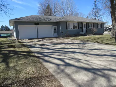 1425 Stevens Ave N, Glencoe, MN 55336