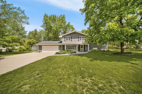 7700 Winsdale St N, Golden Valley, MN 55427