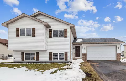 522 Horseshoe Ln, Braham, MN 55006