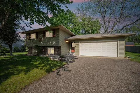 73 Quehl Ave S, Lakeland, MN 55043