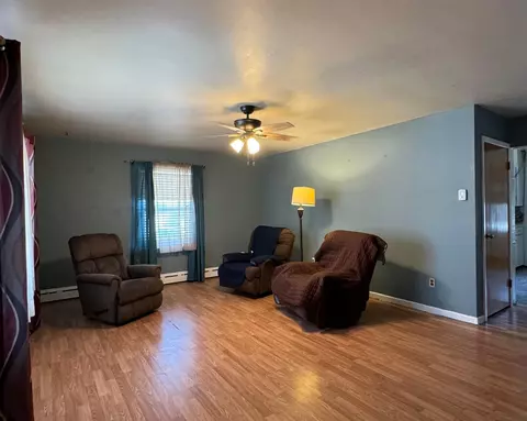 206 N A St, Marshall, MN 56258 photo 4