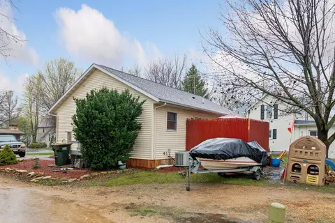 Exterior - 216 S 7th St, Saint Peter, MN 56082 photo 5 of 6