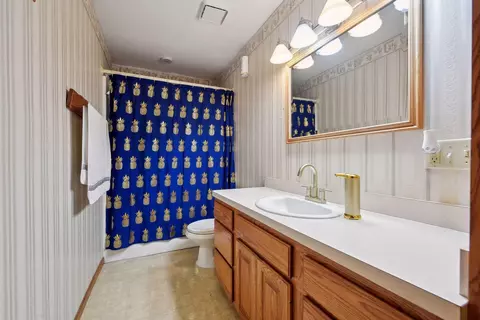 Bath - 216 S 7th St, Saint Peter, MN 56082 photo 1 of 2