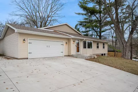 4024 Highland Rd, Minnetonka, MN 55345