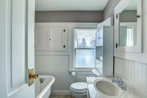 Bath - 205 4th Grant Blvd E, Wabasha, MN 55981 photo 3 of 4