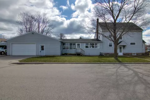 Exterior - 205 4th Grant Blvd E, Wabasha, MN 55981 photo 7 of 9