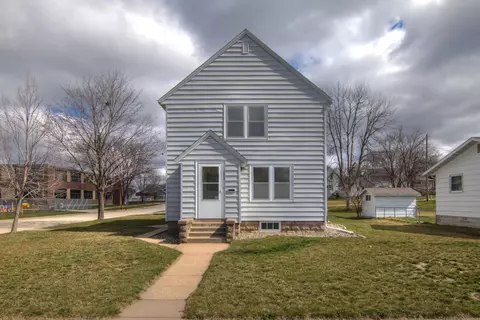 Exterior - 205 4th Grant Blvd E, Wabasha, MN 55981 photo 8 of 9