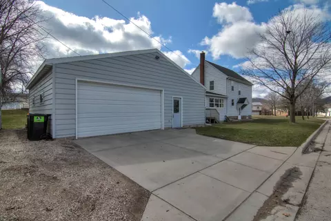 Exterior - 205 4th Grant Blvd E, Wabasha, MN 55981 photo 2 of 9