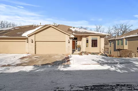 8976 Hunters Way, Apple Valley, MN 55124
