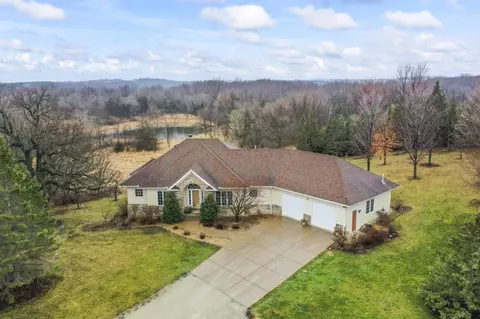 4175 Circle Lake Trl, Faribault, MN 55021