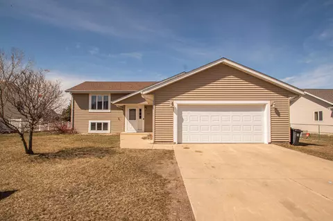 214 Rainbow Dr, Marshall, MN 56258