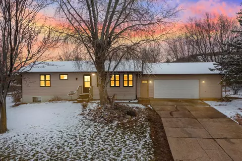 2117 Foothill Trl S, Shakopee, MN 55379