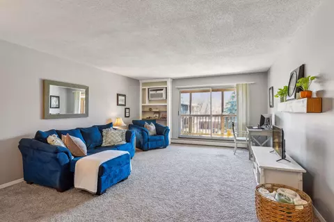 2007 E 122nd St #B17, Burnsville, MN 55337