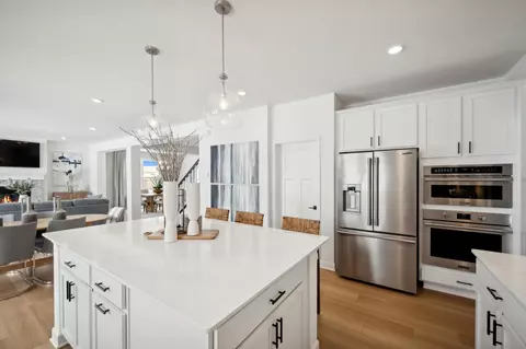 8884 Donax Row, Woodbury, MN 55129