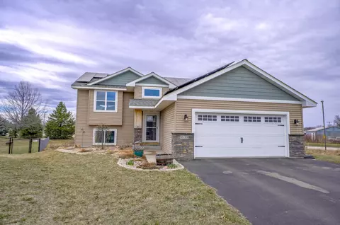 1638 Morning Glory Dr, River Falls, WI 54022