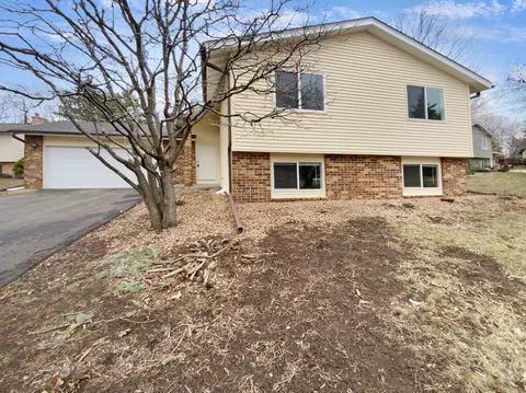 4785 Beacon Hill Rd, Eagan, MN 55122