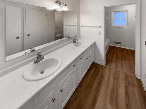 4785 Beacon Hill Rd, Eagan, MN 55122 photo 9